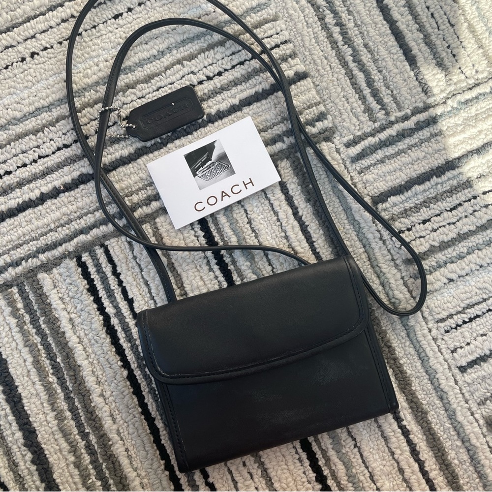 Black leather COACH cross body travel bag/wallet ⭐️